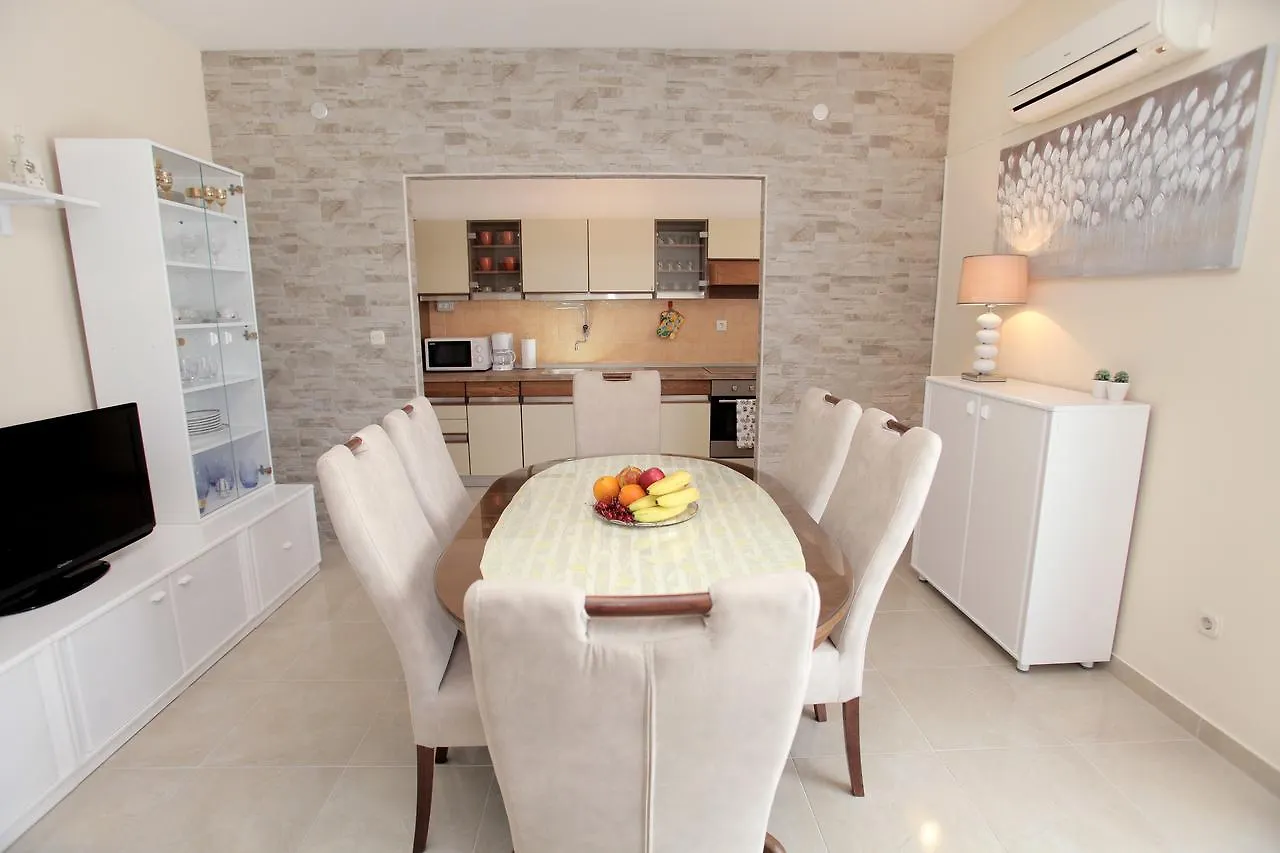Apartment Carmen Trogir