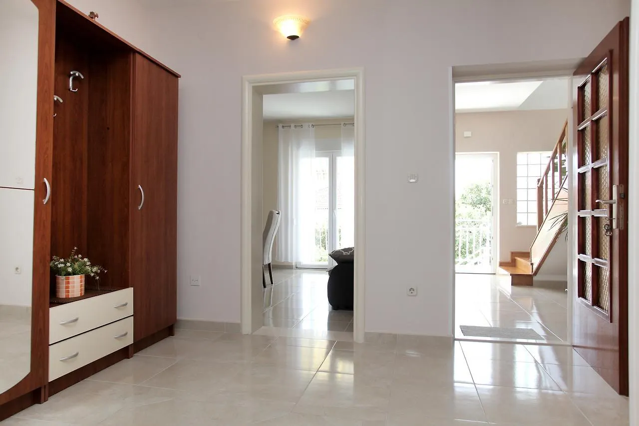 Apartment Carmen Trogir