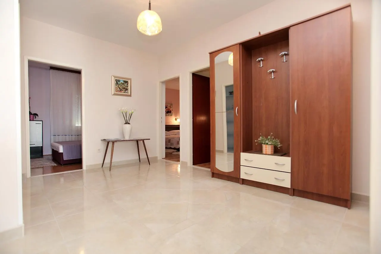 Apartment Carmen Trogir